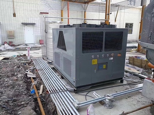 广东华隧集团工地用70P风冷热泵冷水机组